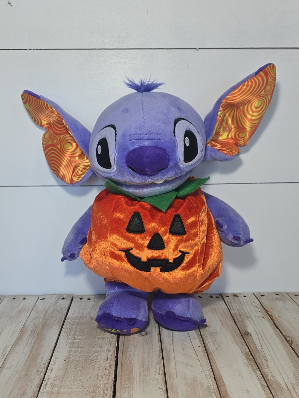 Build-A-Bear Disney Spooky Fun Halloween Stitch Plush Pumpkin Outfit & Sound Box